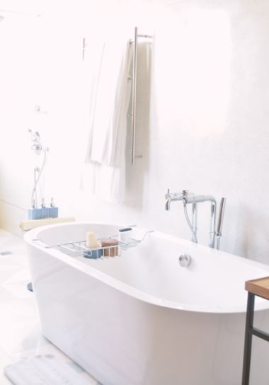 The Pros and Cons of Converting Your Bathtub into Shower featured image
